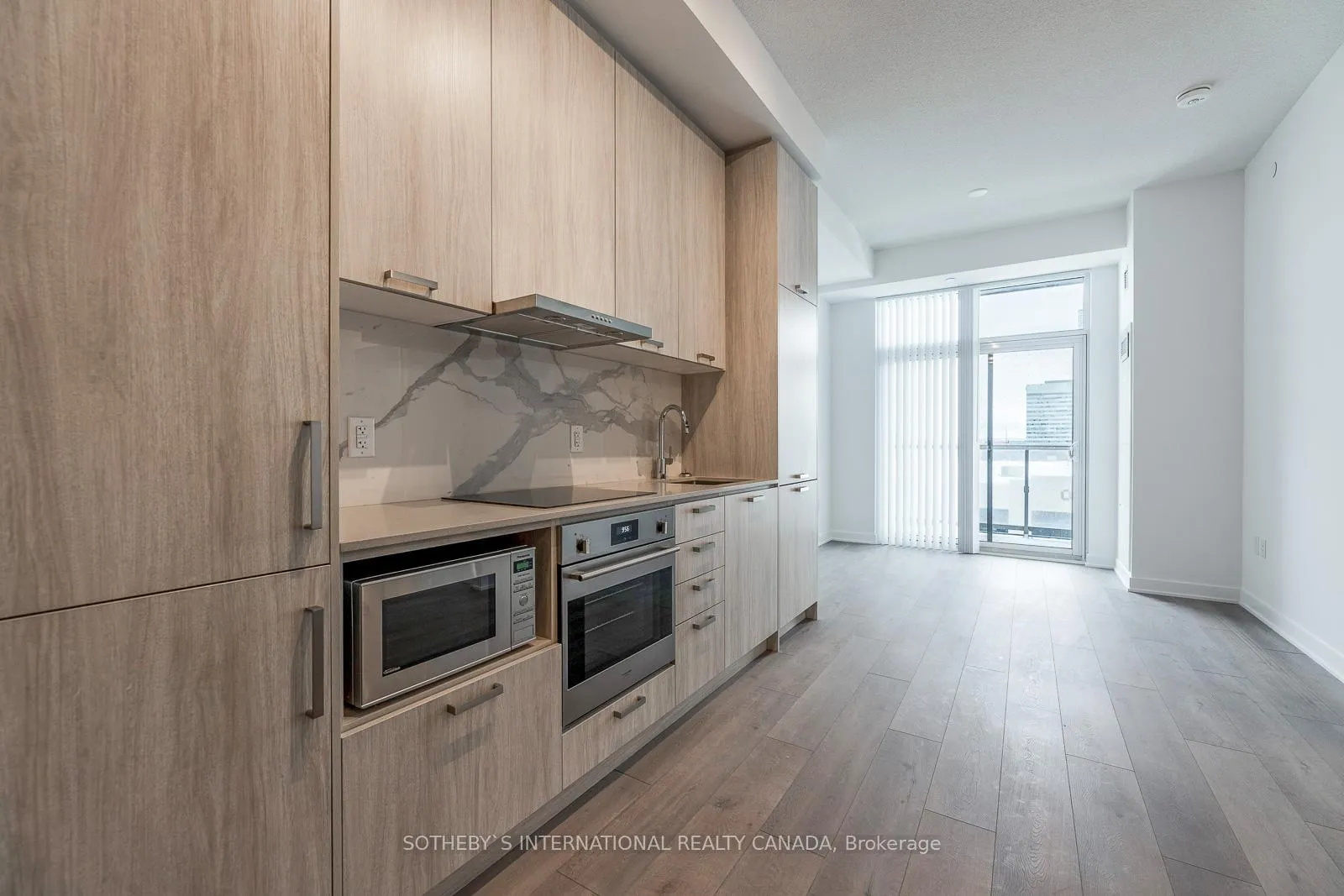 Photo 4 of Unit 501, 38 Honeycrisp Crescent, Vaughan, Vaughan Corporate Centre — HOMEH