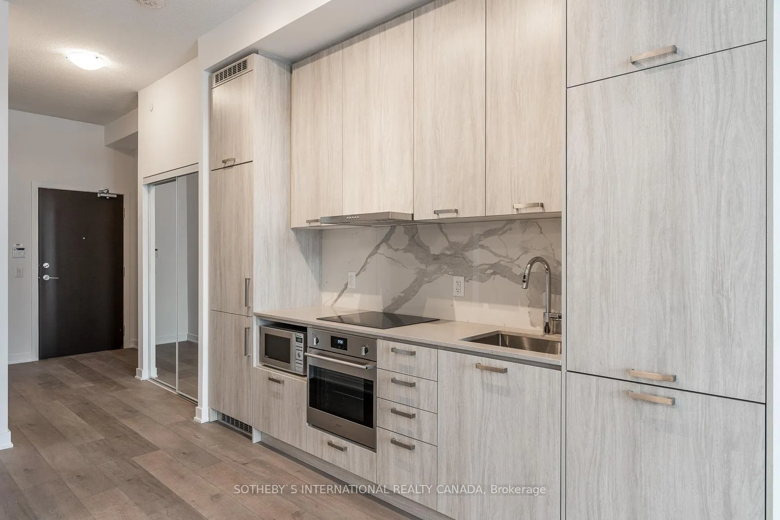 Photo 7 of Unit 501, 38 Honeycrisp Crescent, Vaughan, Vaughan Corporate Centre — HOMEH