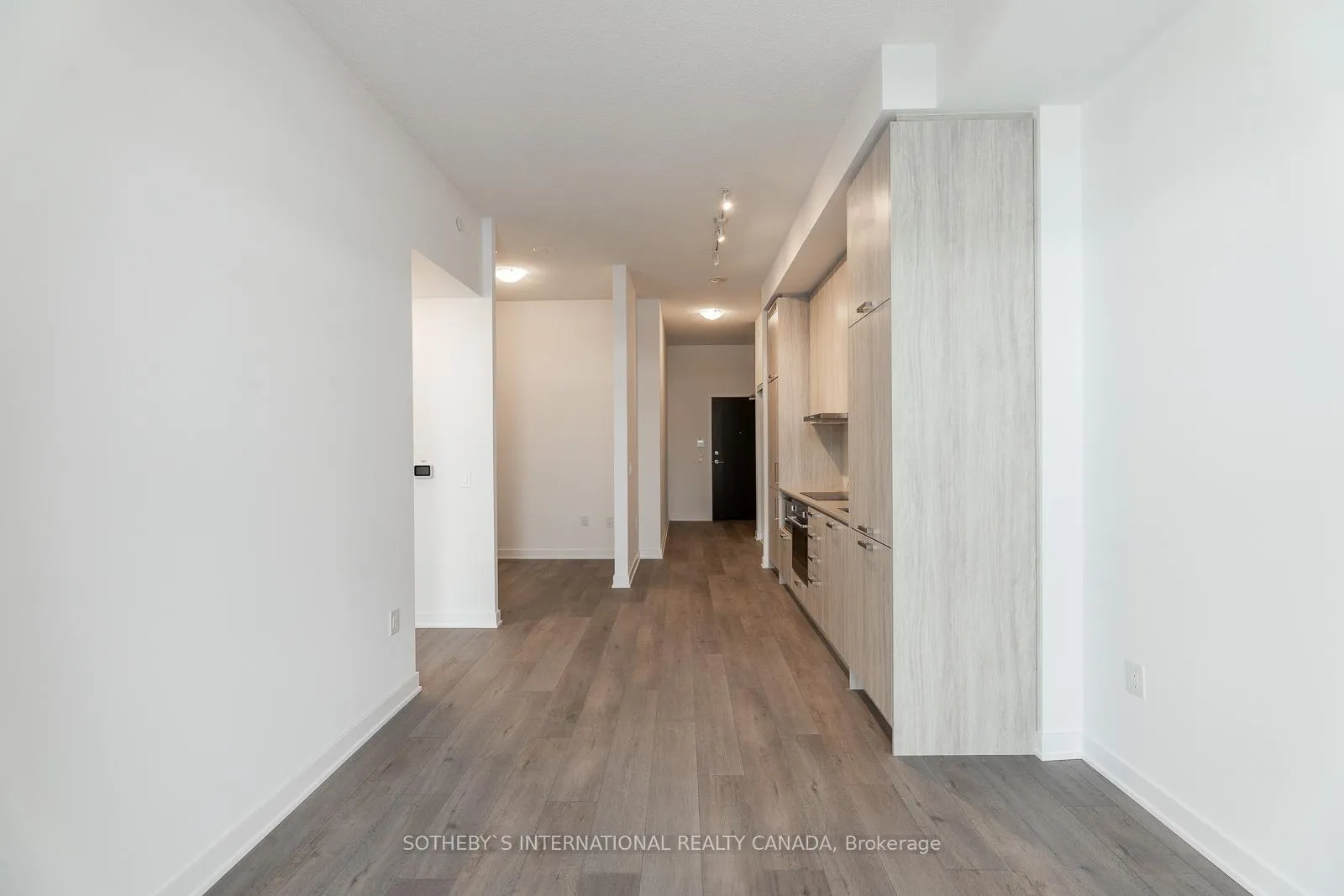 Photo 8 of Unit 501, 38 Honeycrisp Crescent, Vaughan, Vaughan Corporate Centre — HOMEH