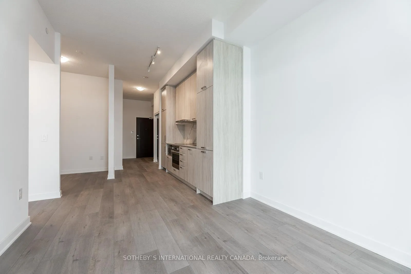 Photo 9 of Unit 501, 38 Honeycrisp Crescent, Vaughan, Vaughan Corporate Centre — HOMEH
