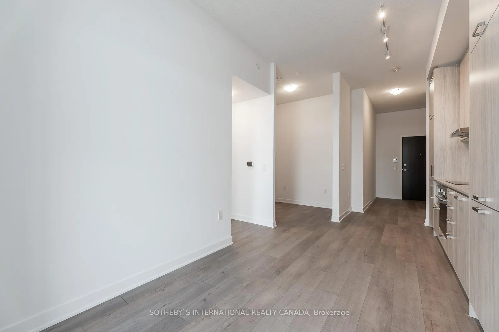 Photo 10 of Unit 501, 38 Honeycrisp Crescent, Vaughan, Vaughan Corporate Centre — HOMEH
