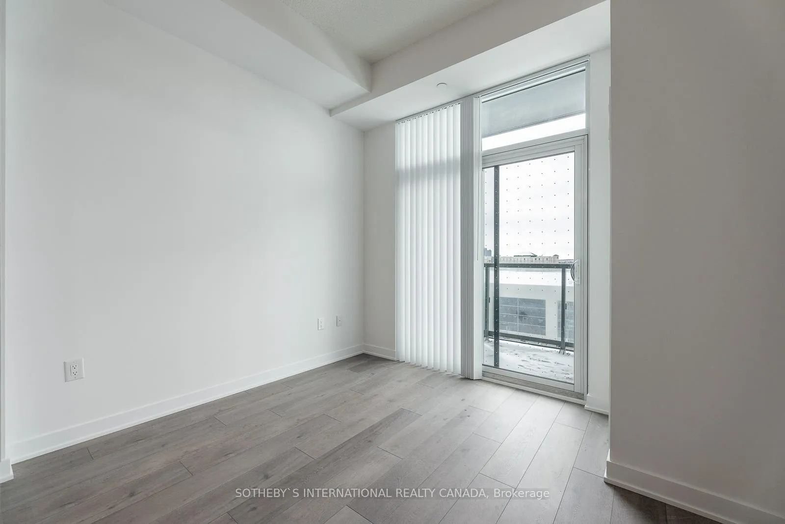 Photo 11 of Unit 501, 38 Honeycrisp Crescent, Vaughan, Vaughan Corporate Centre — HOMEH