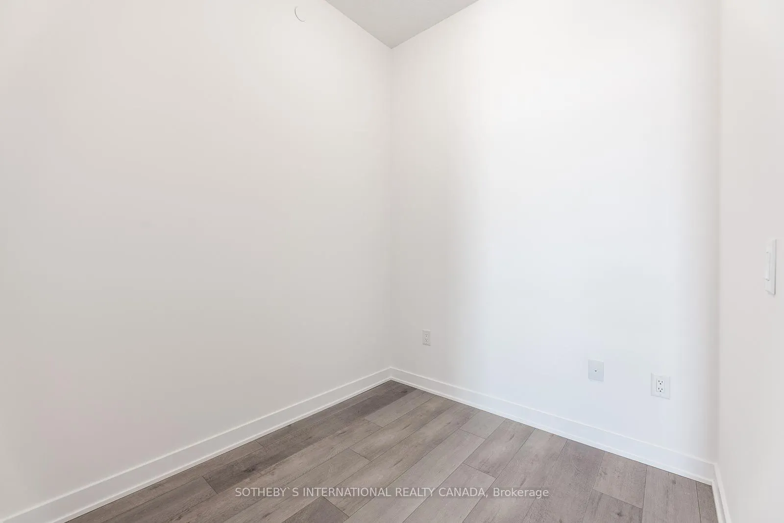 Photo 13 of Unit 501, 38 Honeycrisp Crescent, Vaughan, Vaughan Corporate Centre — HOMEH