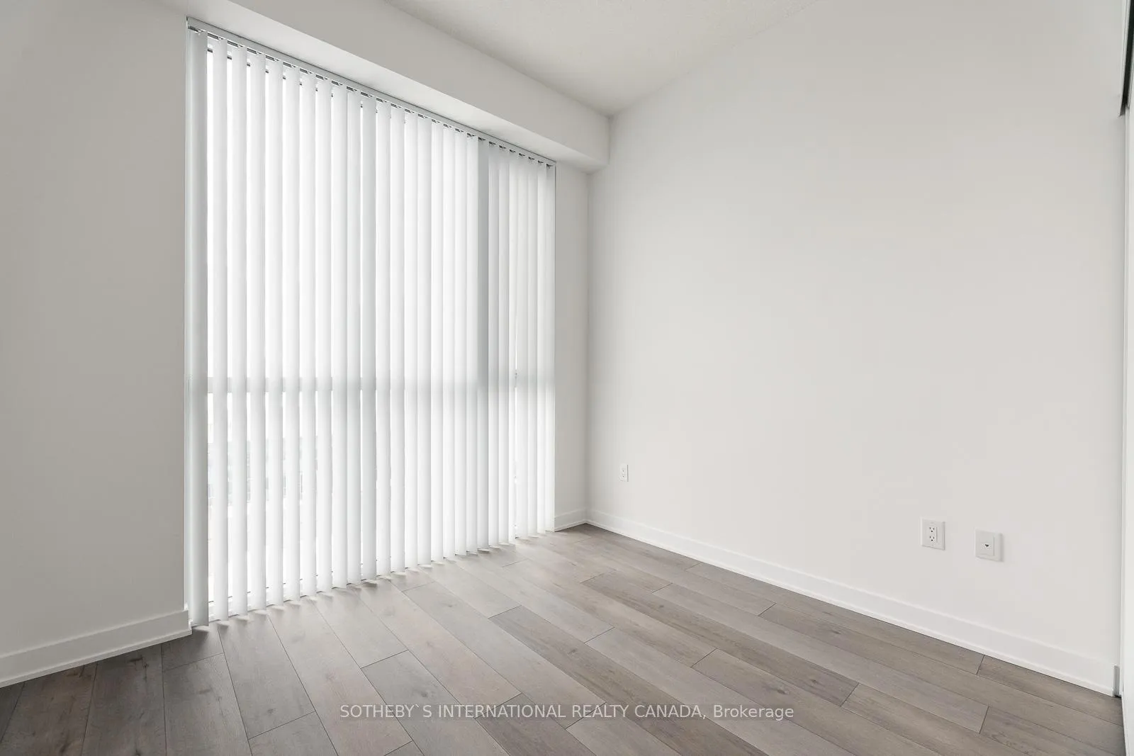 Photo 15 of Unit 501, 38 Honeycrisp Crescent, Vaughan, Vaughan Corporate Centre — HOMEH