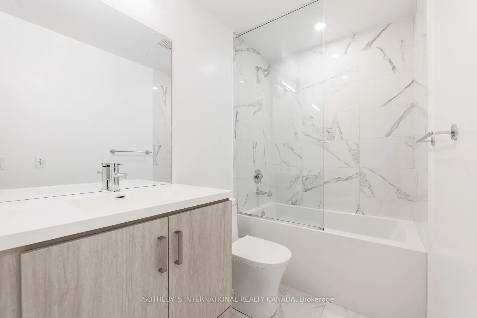 Photo 17 of Unit 501, 38 Honeycrisp Crescent, Vaughan, Vaughan Corporate Centre — HOMEH