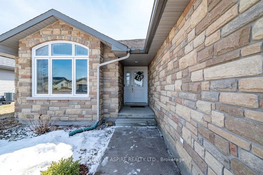 Photo 3 of 523 Turning Stone Crescent, Petawawa — HOMEH