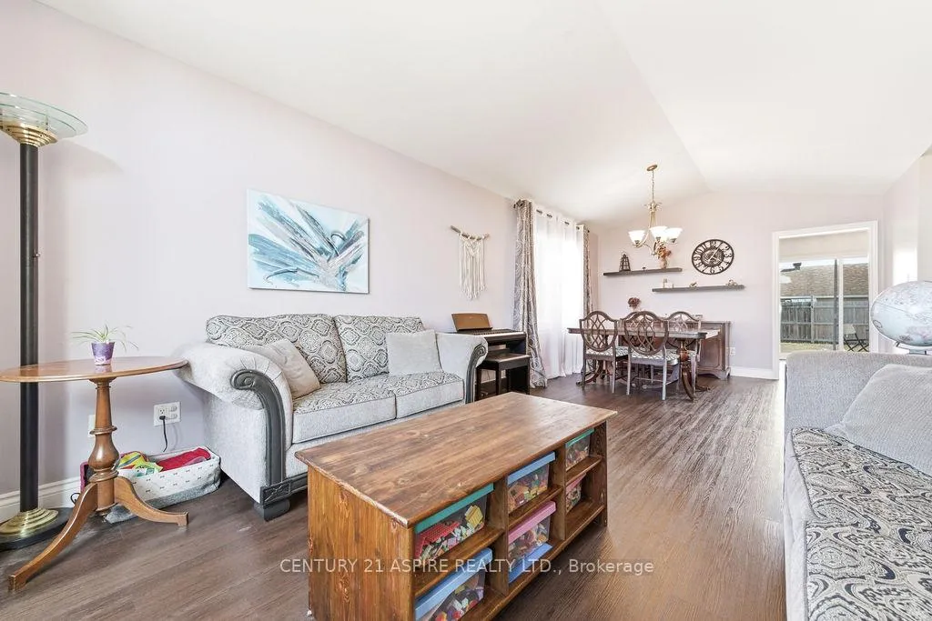 Photo 8 of 523 Turning Stone Crescent, Petawawa — HOMEH