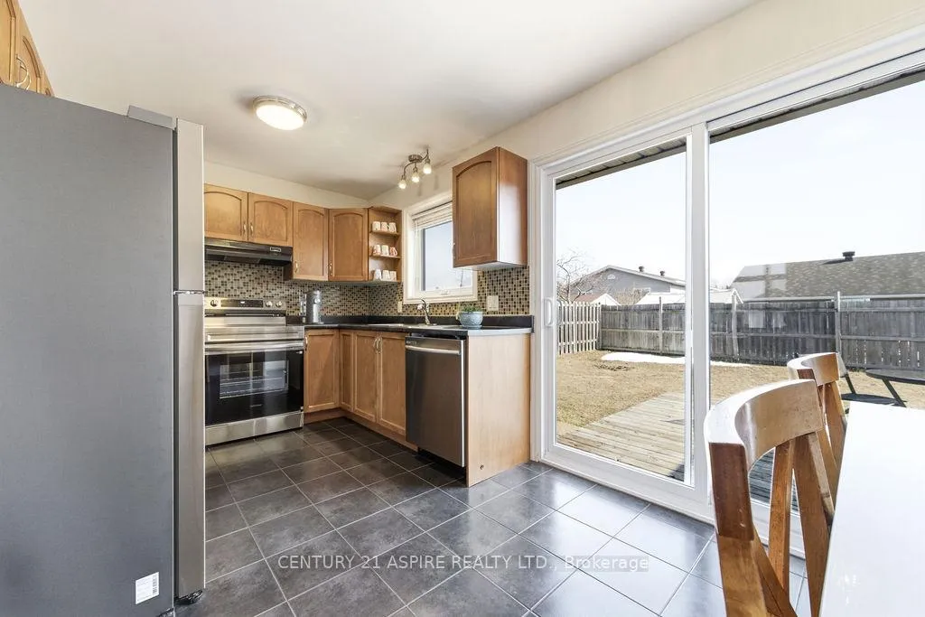 Photo 17 of 523 Turning Stone Crescent, Petawawa — HOMEH