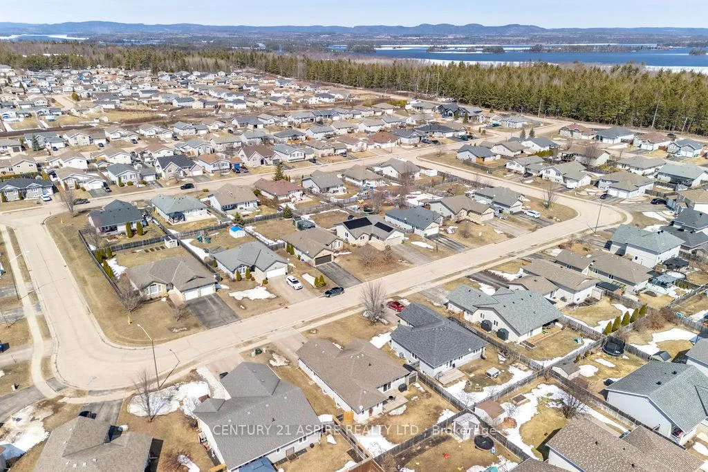 Photo 47 of 523 Turning Stone Crescent, Petawawa — HOMEH