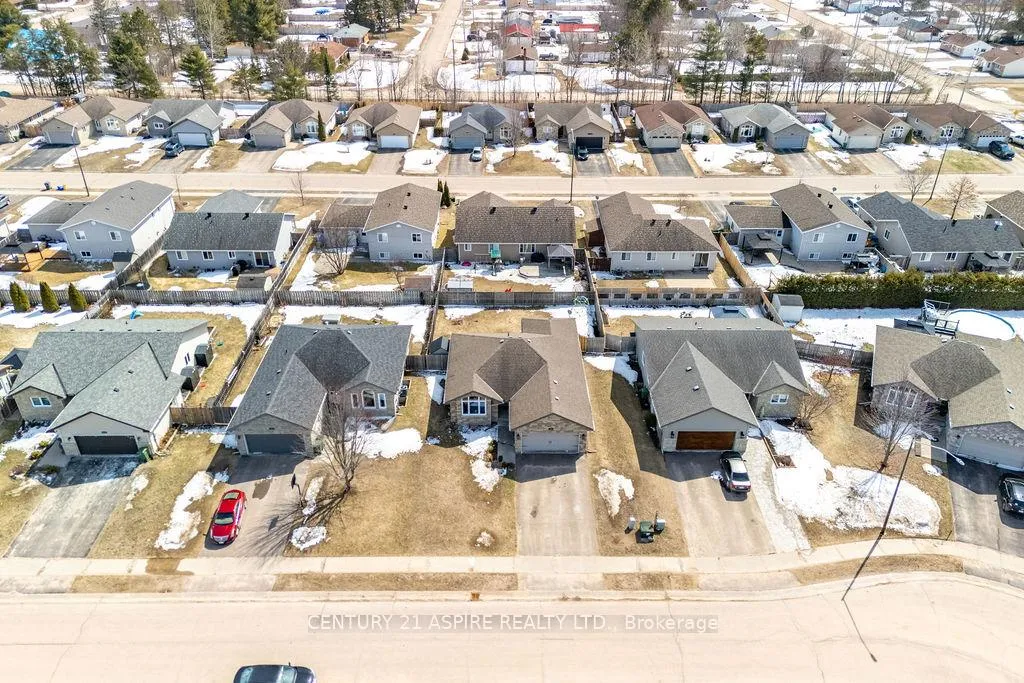 Photo 48 of 523 Turning Stone Crescent, Petawawa — HOMEH