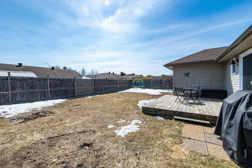 Photo 49 of 523 Turning Stone Crescent, Petawawa — HOMEH