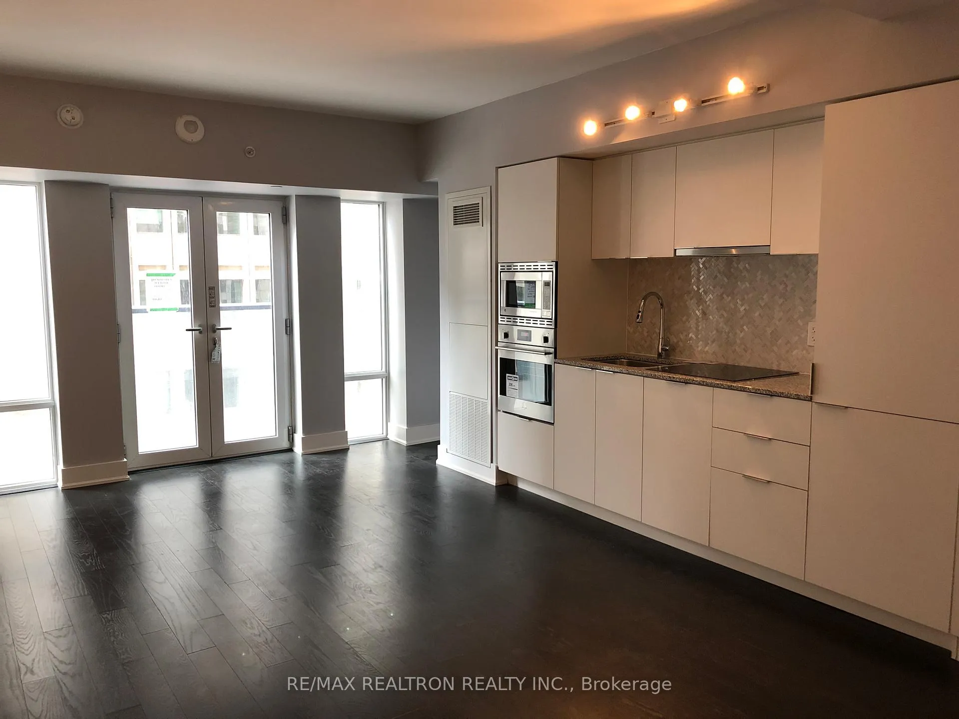 Photo 7 of Unit 519, 955 Bay Street, Toronto, Bay Street Corridor — HOMEH