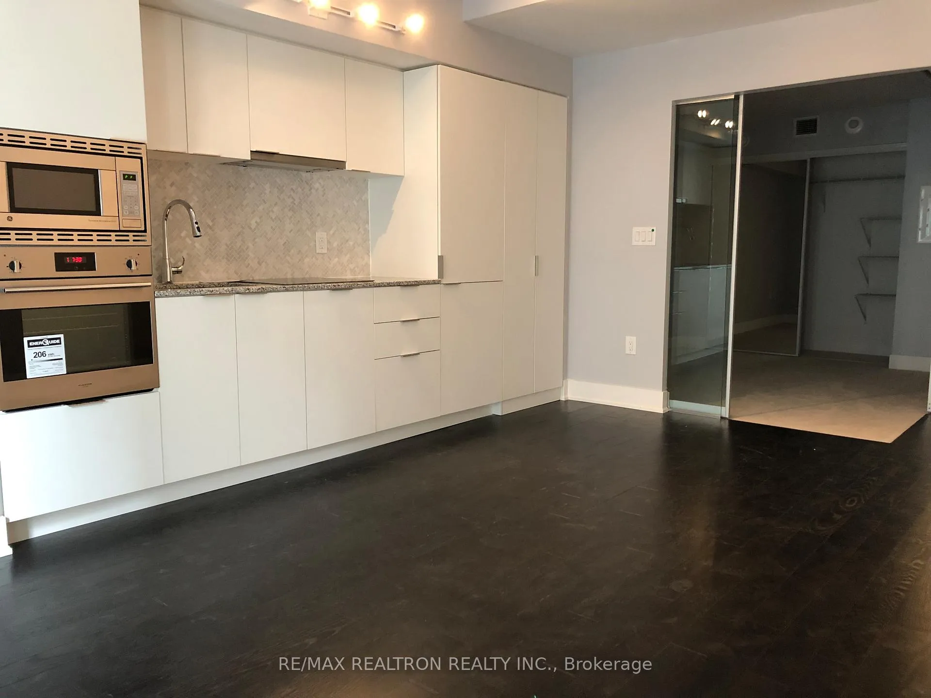Photo 8 of Unit 519, 955 Bay Street, Toronto, Bay Street Corridor — HOMEH