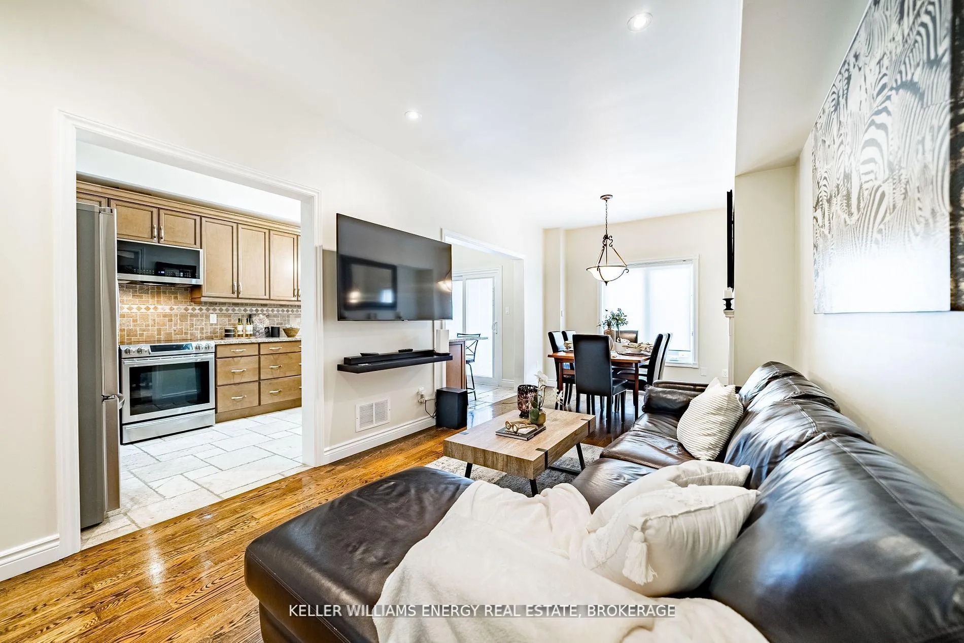 Photo 4 of Unit 29, 180 Blue Willow Drive, Vaughan, East Woodbridge — HOMEH