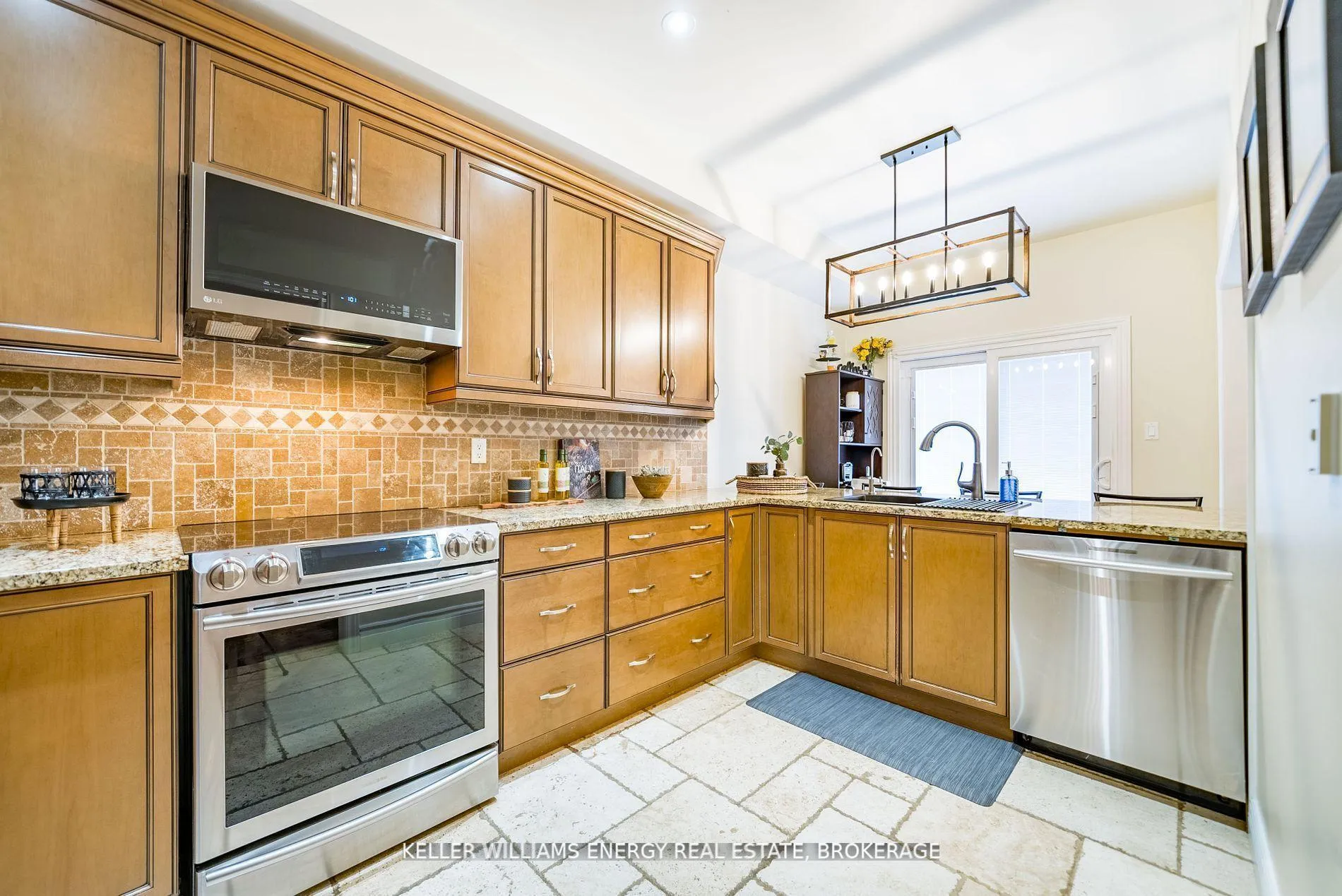 Photo 7 of Unit 29, 180 Blue Willow Drive, Vaughan, East Woodbridge — HOMEH