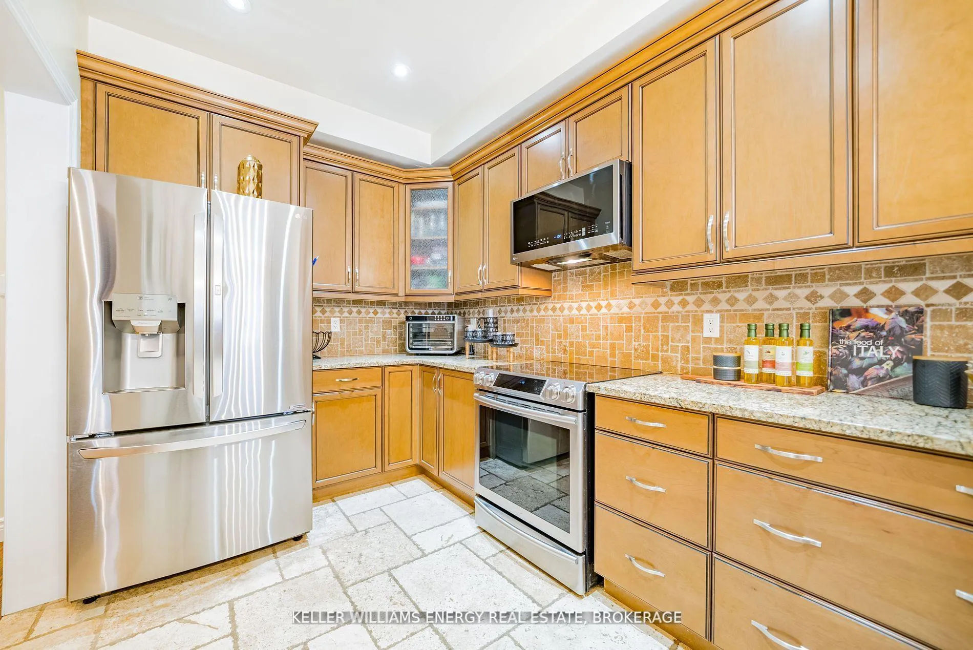 Photo 8 of Unit 29, 180 Blue Willow Drive, Vaughan, East Woodbridge — HOMEH