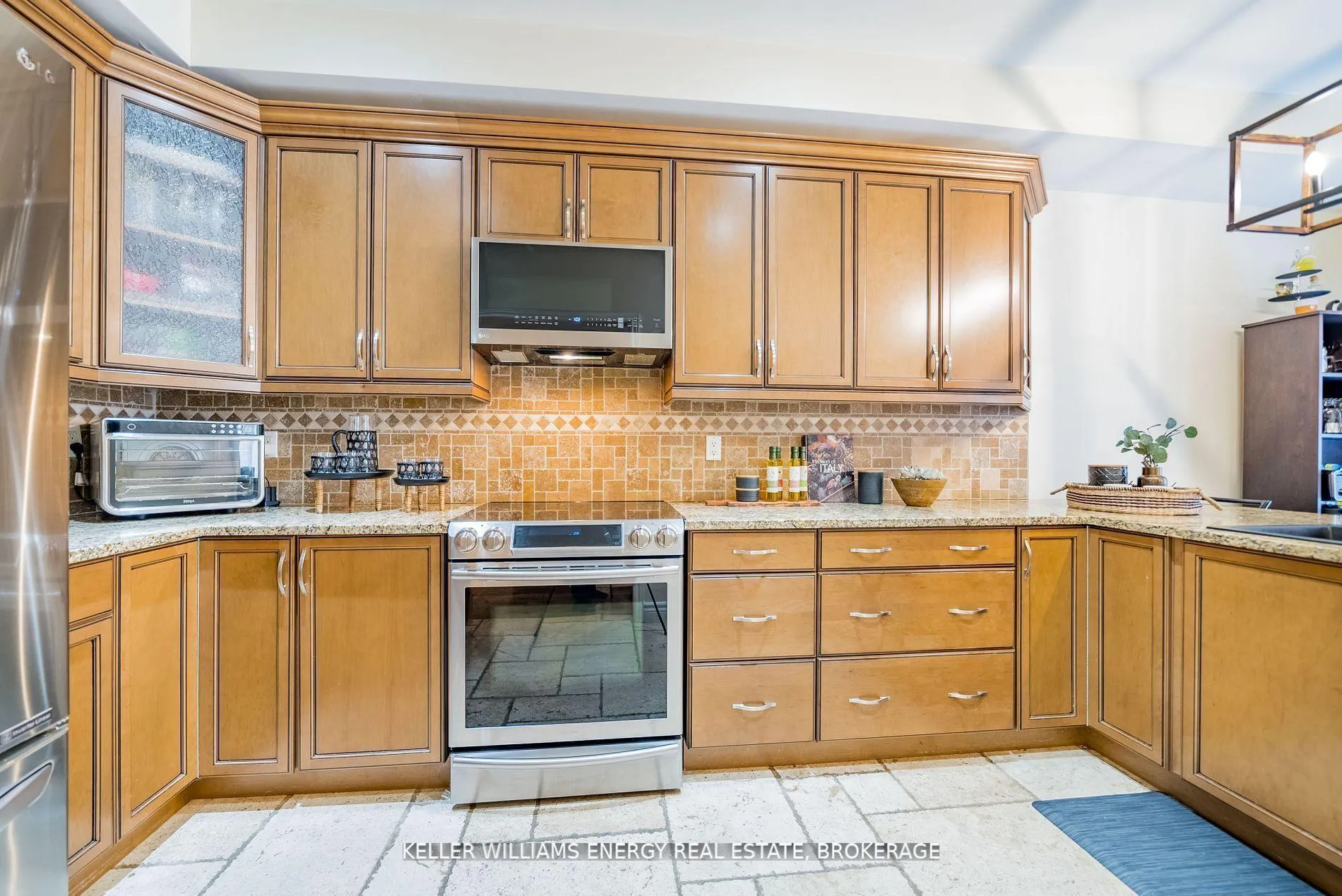 Photo 9 of Unit 29, 180 Blue Willow Drive, Vaughan, East Woodbridge — HOMEH