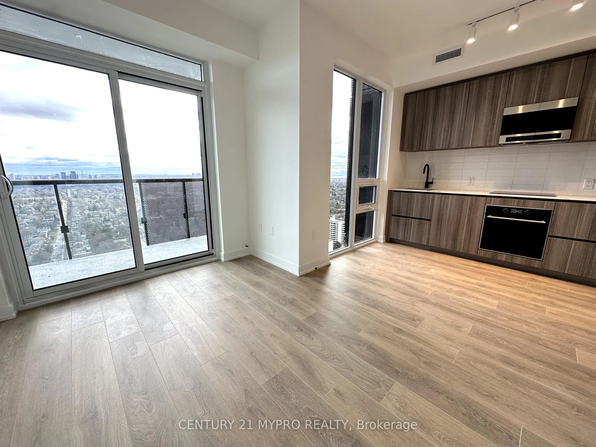 Front of Unit 3410, 117 Broadway Avenue