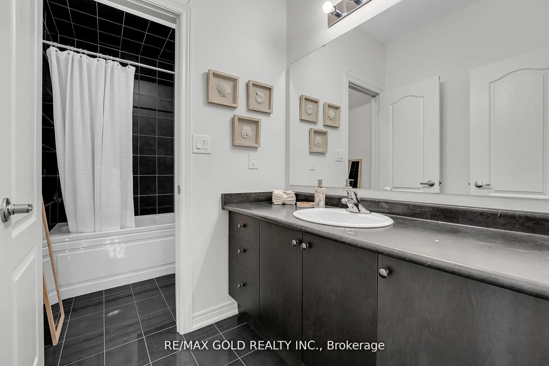Photo 32 of 248 Skinner Road, Hamilton, Waterdown — HOMEH
