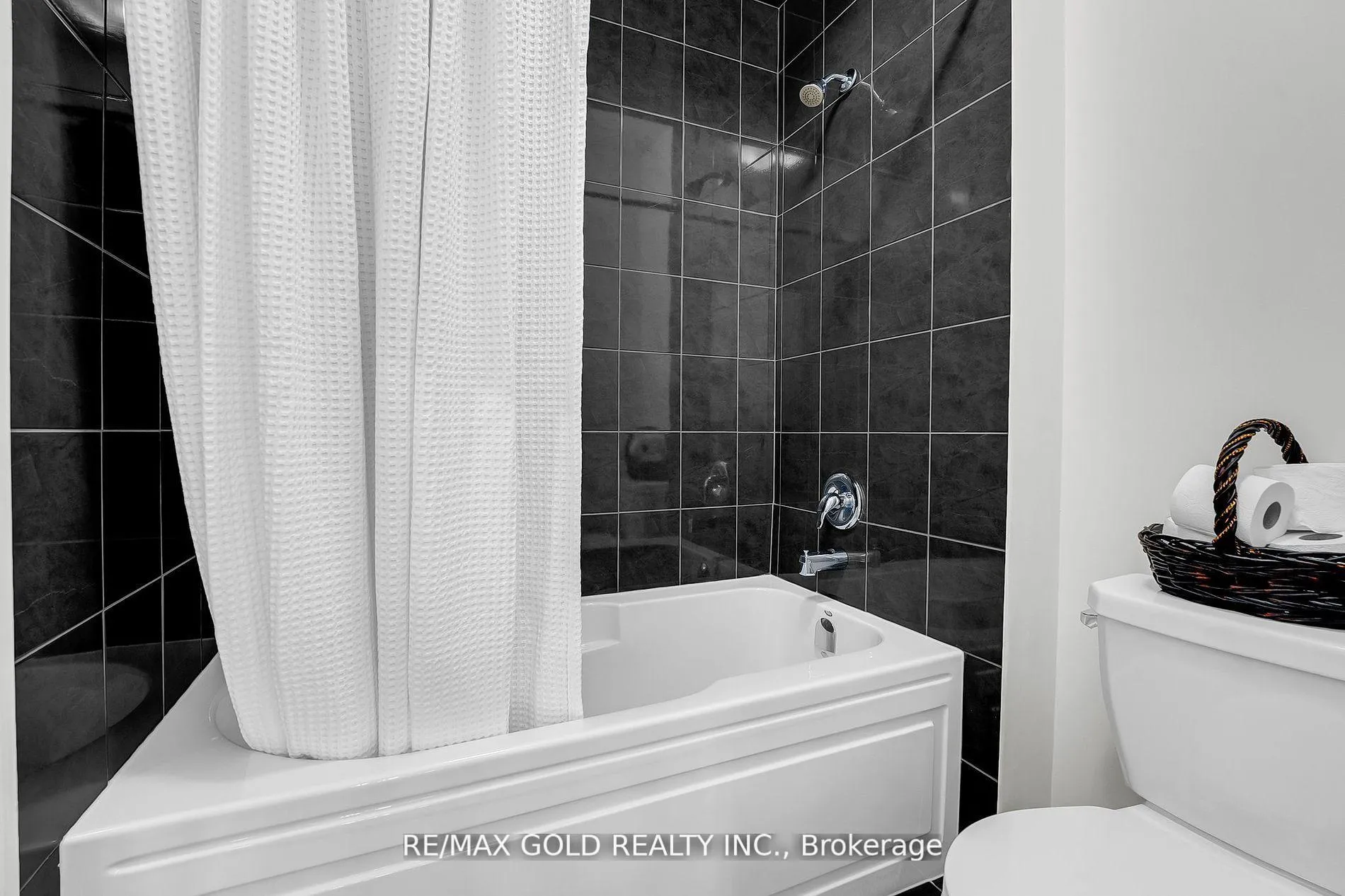Photo 33 of 248 Skinner Road, Hamilton, Waterdown — HOMEH