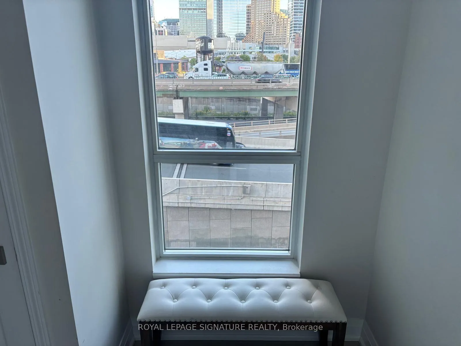 Photo 2 of Unit 630, 230 Queens Quay W, Toronto, Waterfront Communities — HOMEH