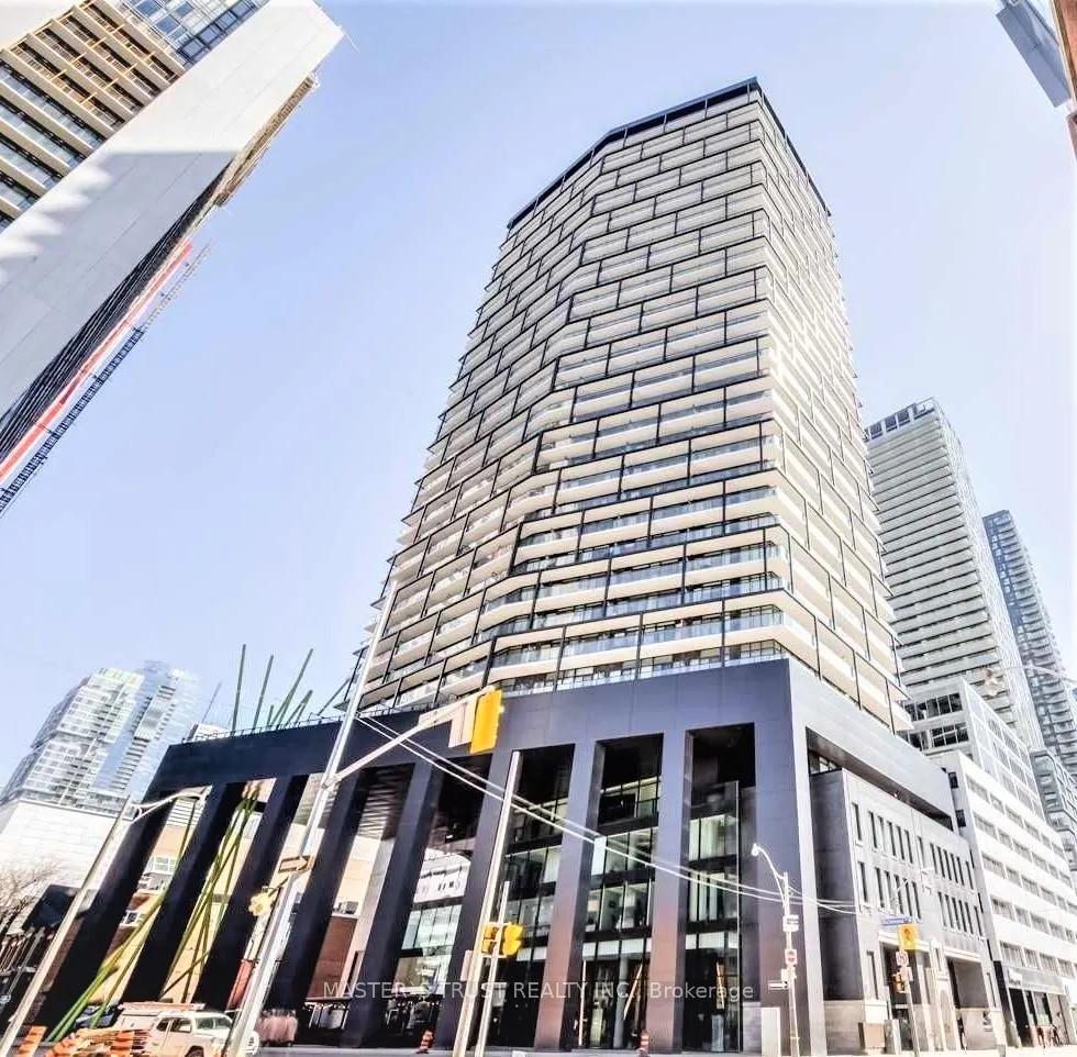 Front of Unit 809, 125 Peter Street