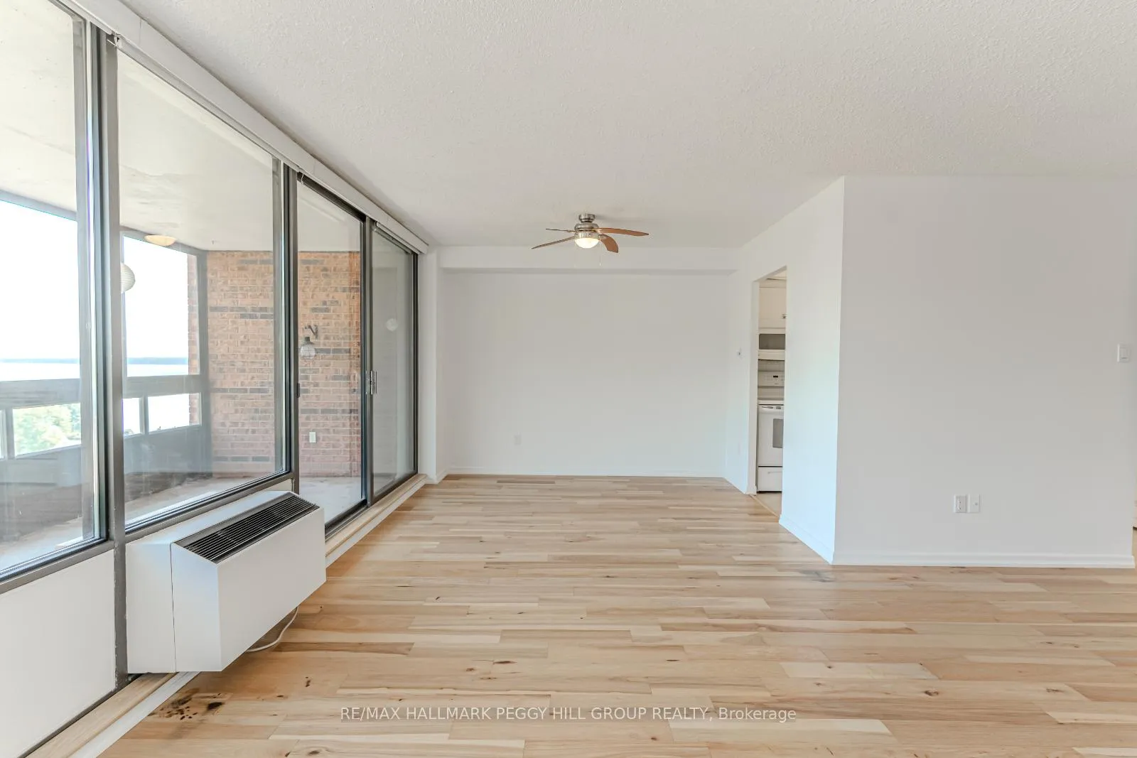 Photo 3 of Unit 701, 181 Collier Street, Barrie, North Shore — HOMEH