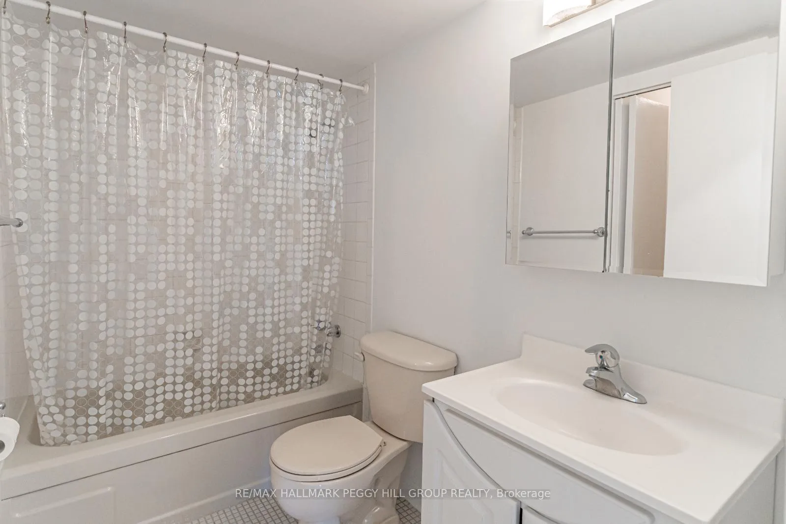 Photo 15 of Unit 701, 181 Collier Street, Barrie, North Shore — HOMEH