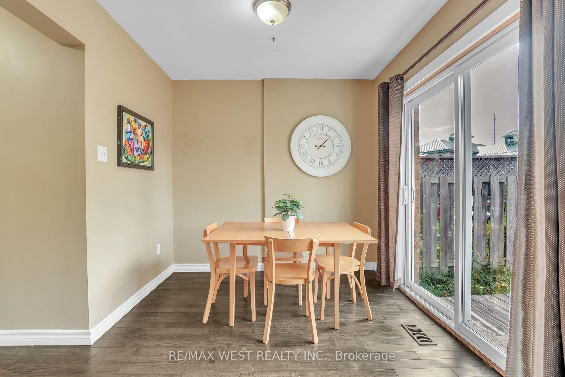 Photo 3 of 130 Pickett Crescent, Barrie, Painswick North — HOMEH
