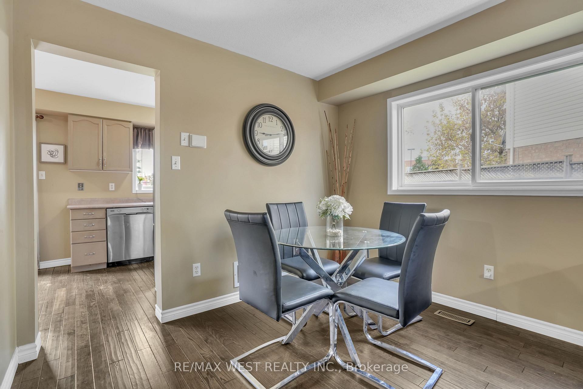 Photo 5 of 130 Pickett Crescent, Barrie, Painswick North — HOMEH