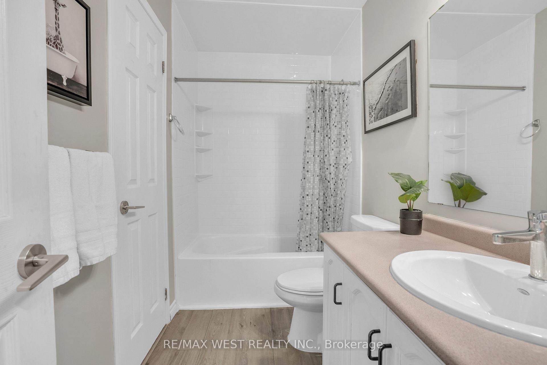 Photo 7 of 130 Pickett Crescent, Barrie, Painswick North — HOMEH