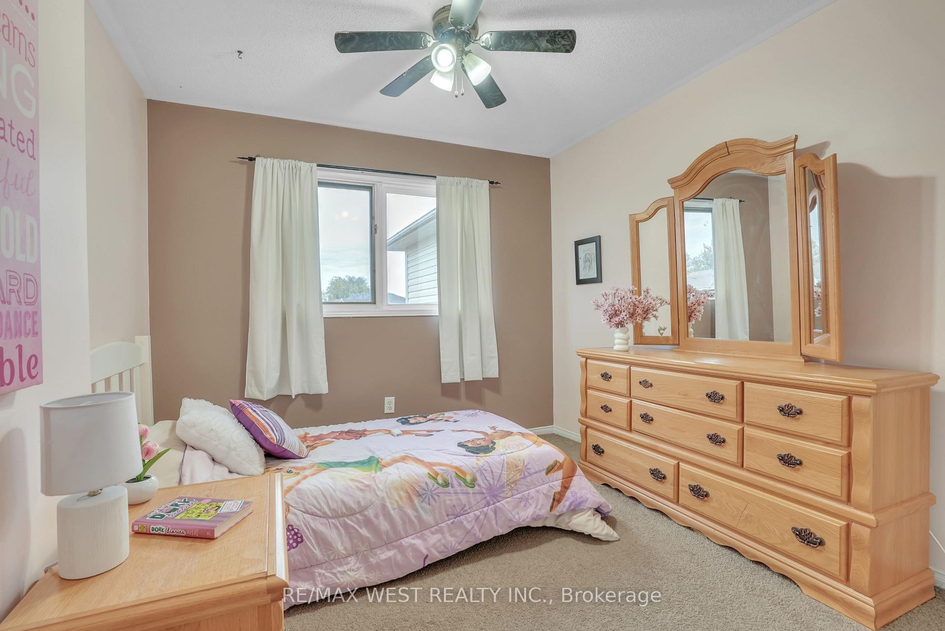 Photo 8 of 130 Pickett Crescent, Barrie, Painswick North — HOMEH