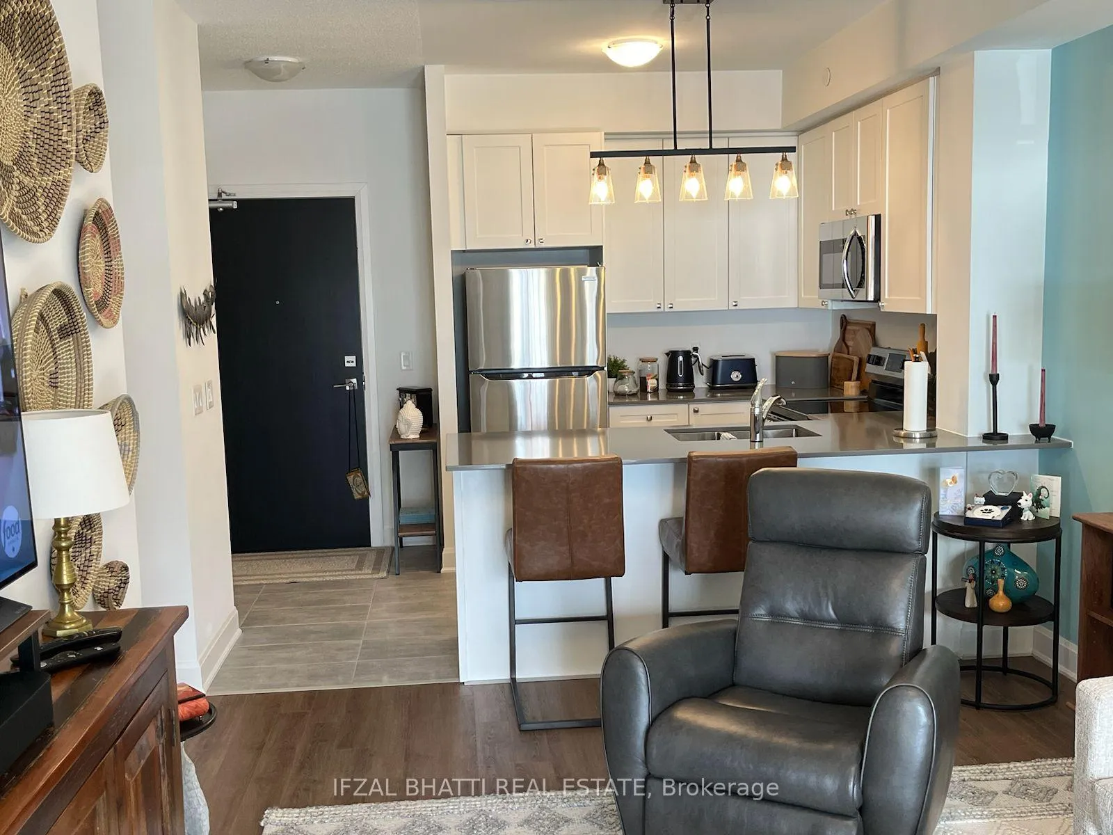 Photo 9 of Unit 310, 50 Lakebreeze Drive, Clarington, Newcastle — HOMEH