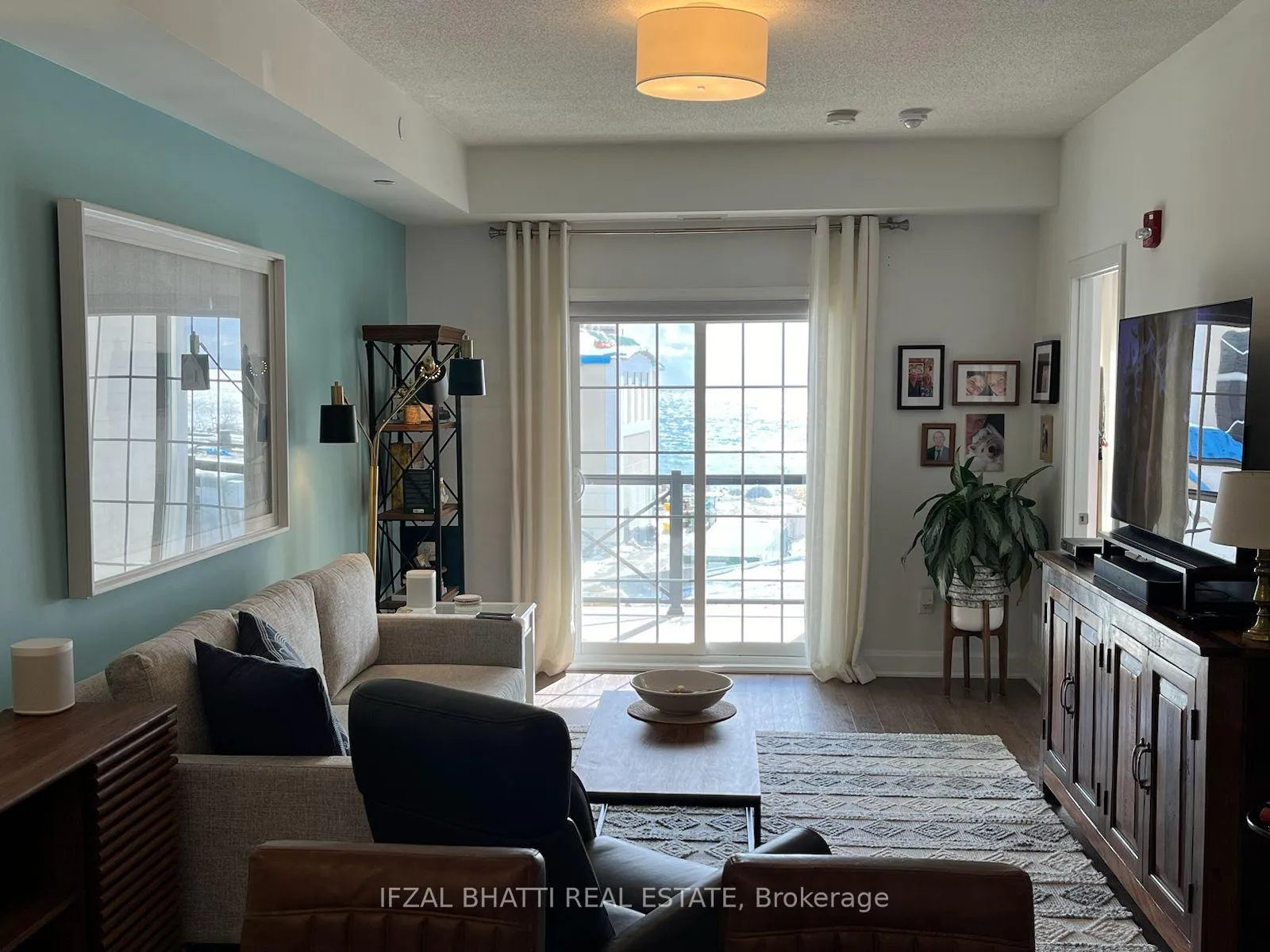 Photo 10 of Unit 310, 50 Lakebreeze Drive, Clarington, Newcastle — HOMEH