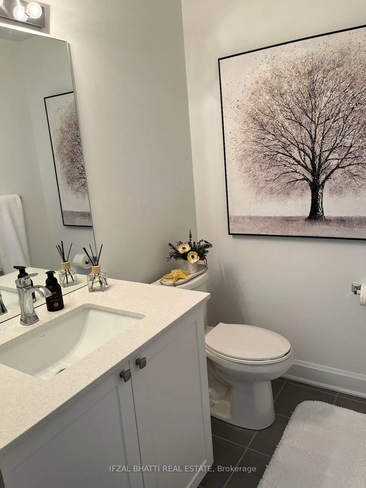 Photo 14 of Unit 310, 50 Lakebreeze Drive, Clarington, Newcastle — HOMEH