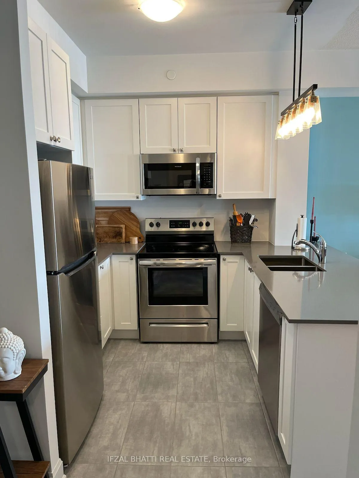Photo 15 of Unit 310, 50 Lakebreeze Drive, Clarington, Newcastle — HOMEH