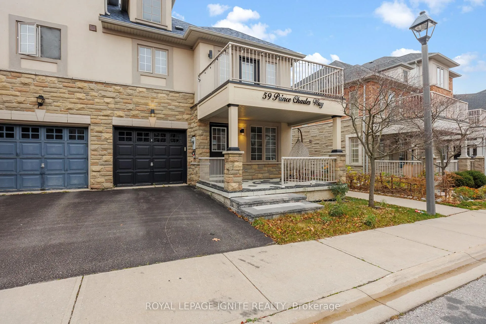 Photo 2 of 59 Prince Charles Way, Markham, Berczy — HOMEH