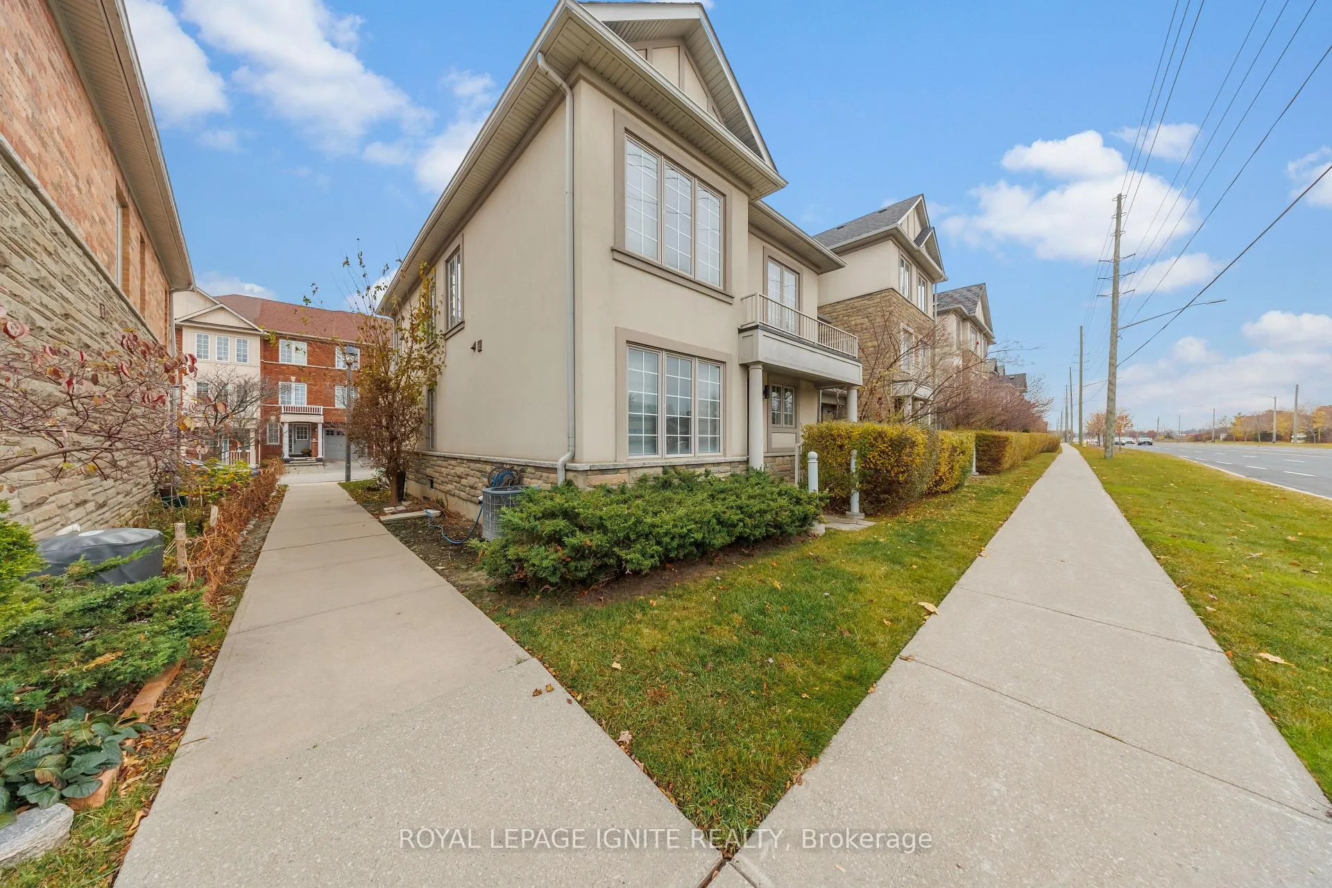 Photo 4 of 59 Prince Charles Way, Markham, Berczy — HOMEH
