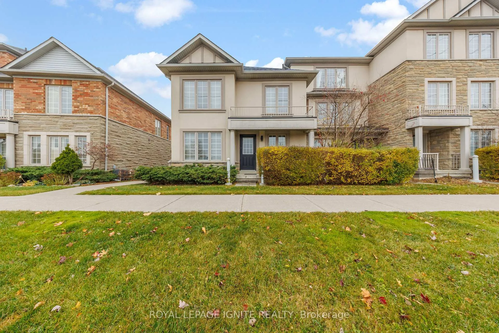 Photo 5 of 59 Prince Charles Way, Markham, Berczy — HOMEH
