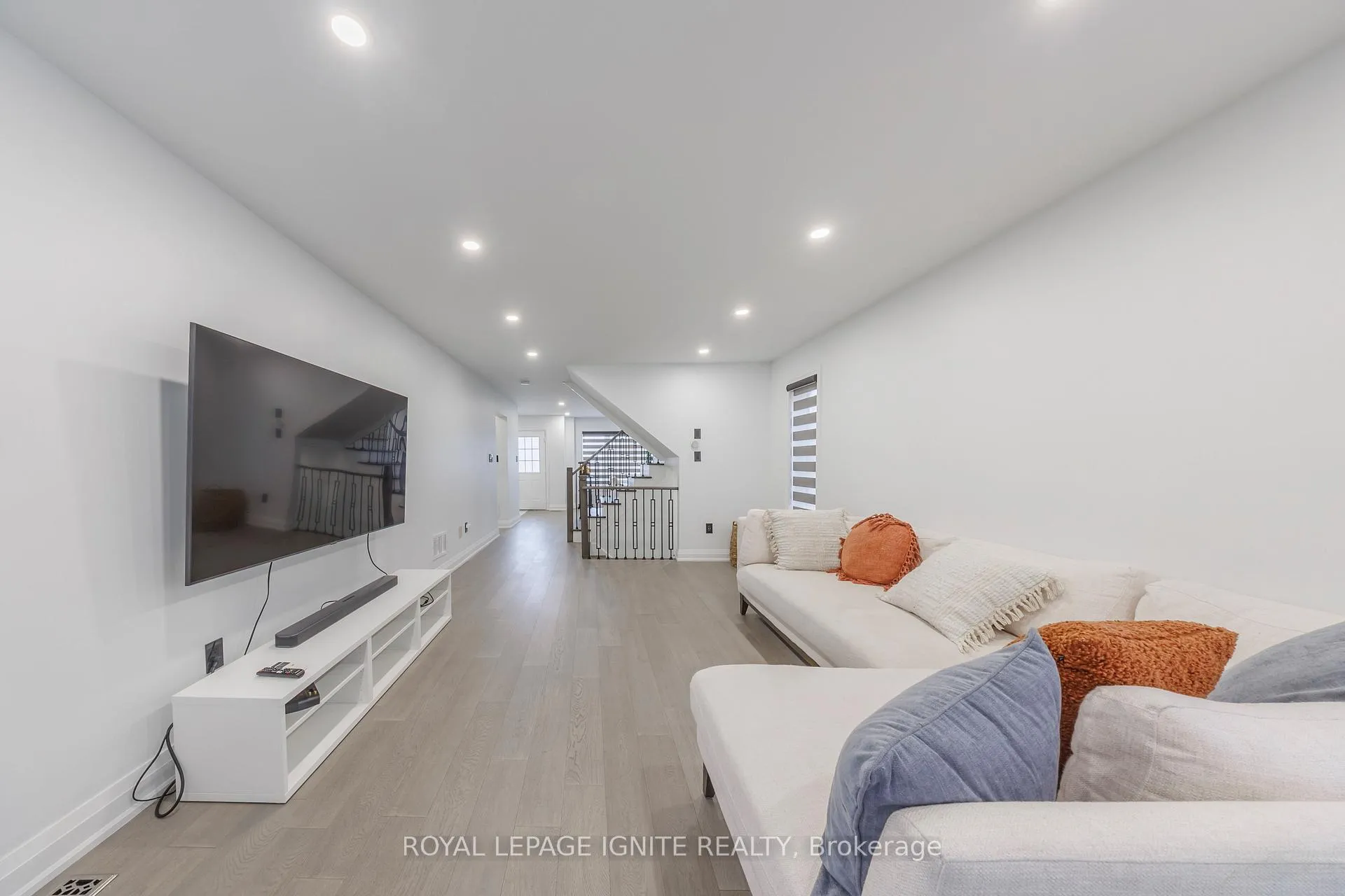 Photo 9 of 59 Prince Charles Way, Markham, Berczy — HOMEH