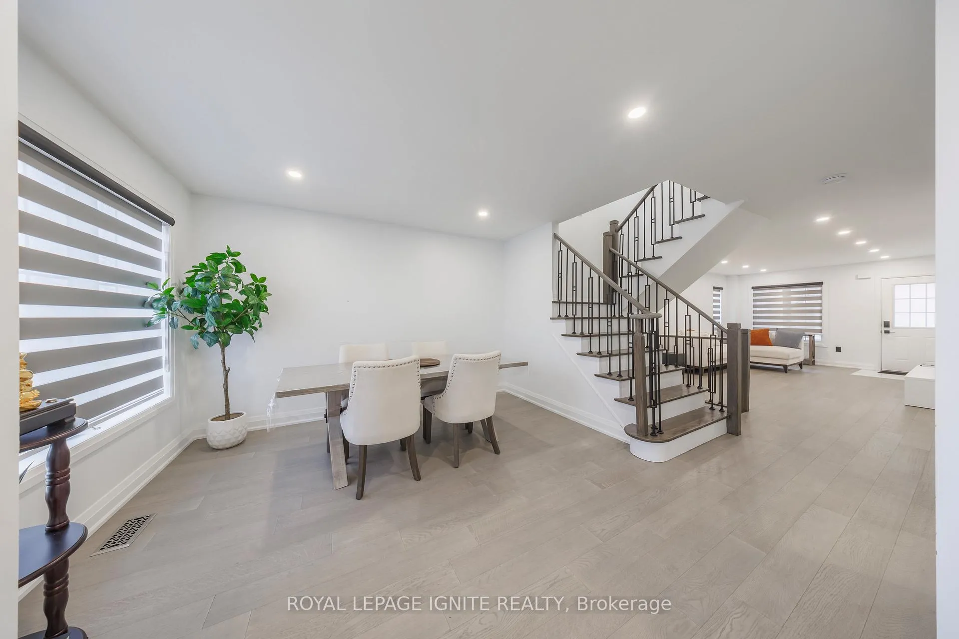 Photo 15 of 59 Prince Charles Way, Markham, Berczy — HOMEH