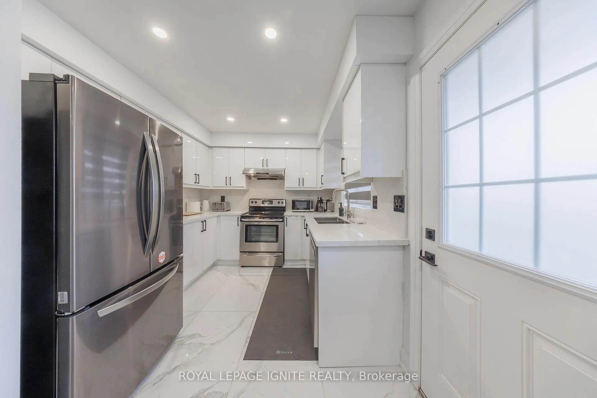 Photo 17 of 59 Prince Charles Way, Markham, Berczy — HOMEH