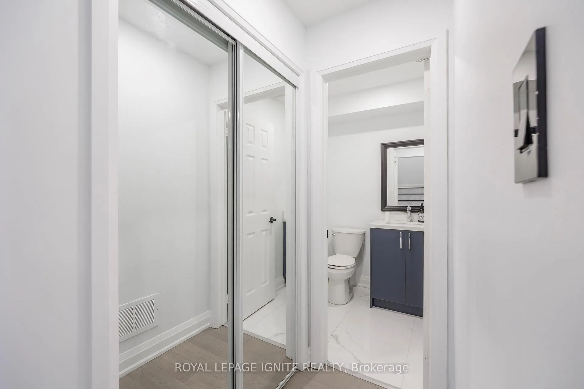 Photo 20 of 59 Prince Charles Way, Markham, Berczy — HOMEH
