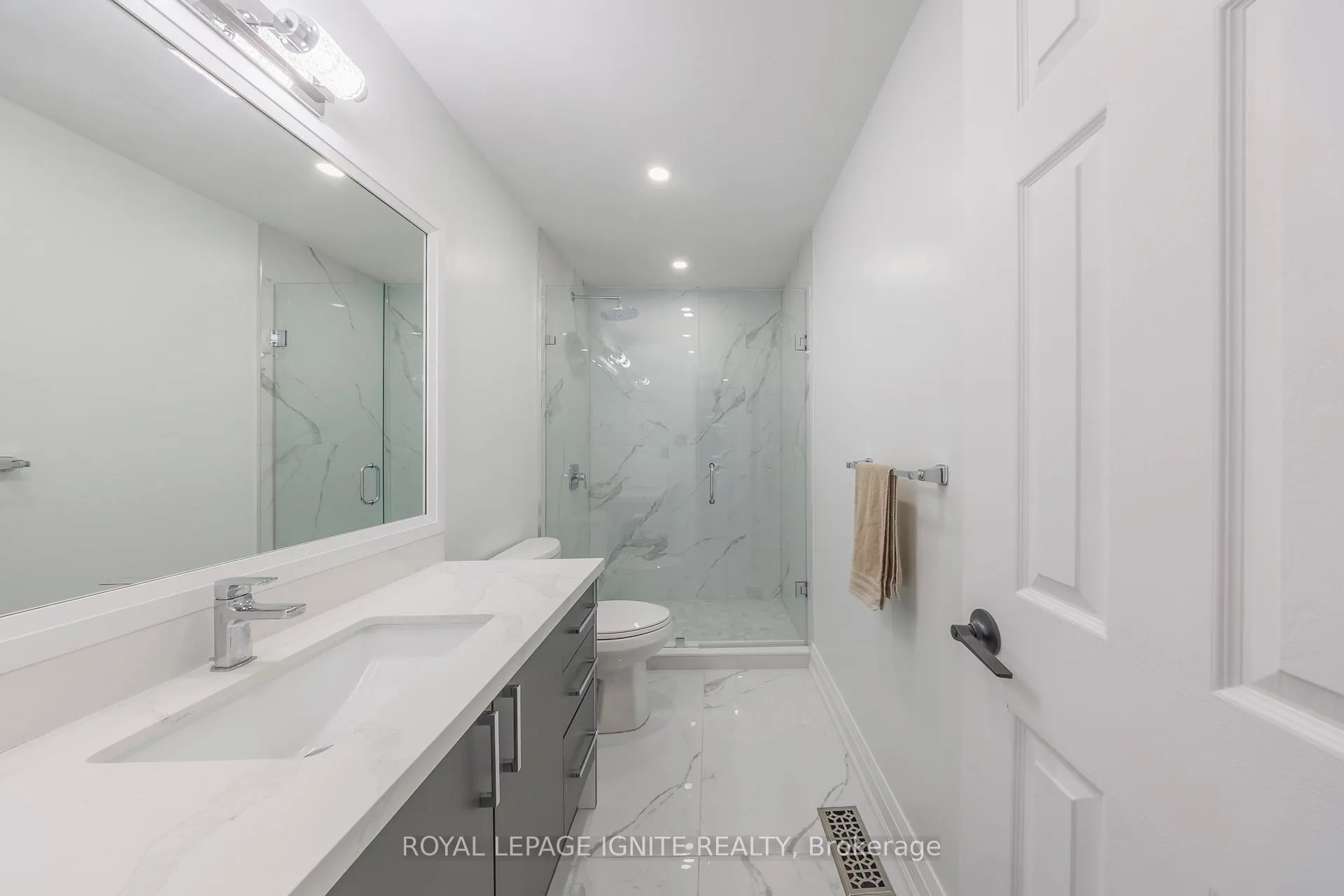 Photo 24 of 59 Prince Charles Way, Markham, Berczy — HOMEH