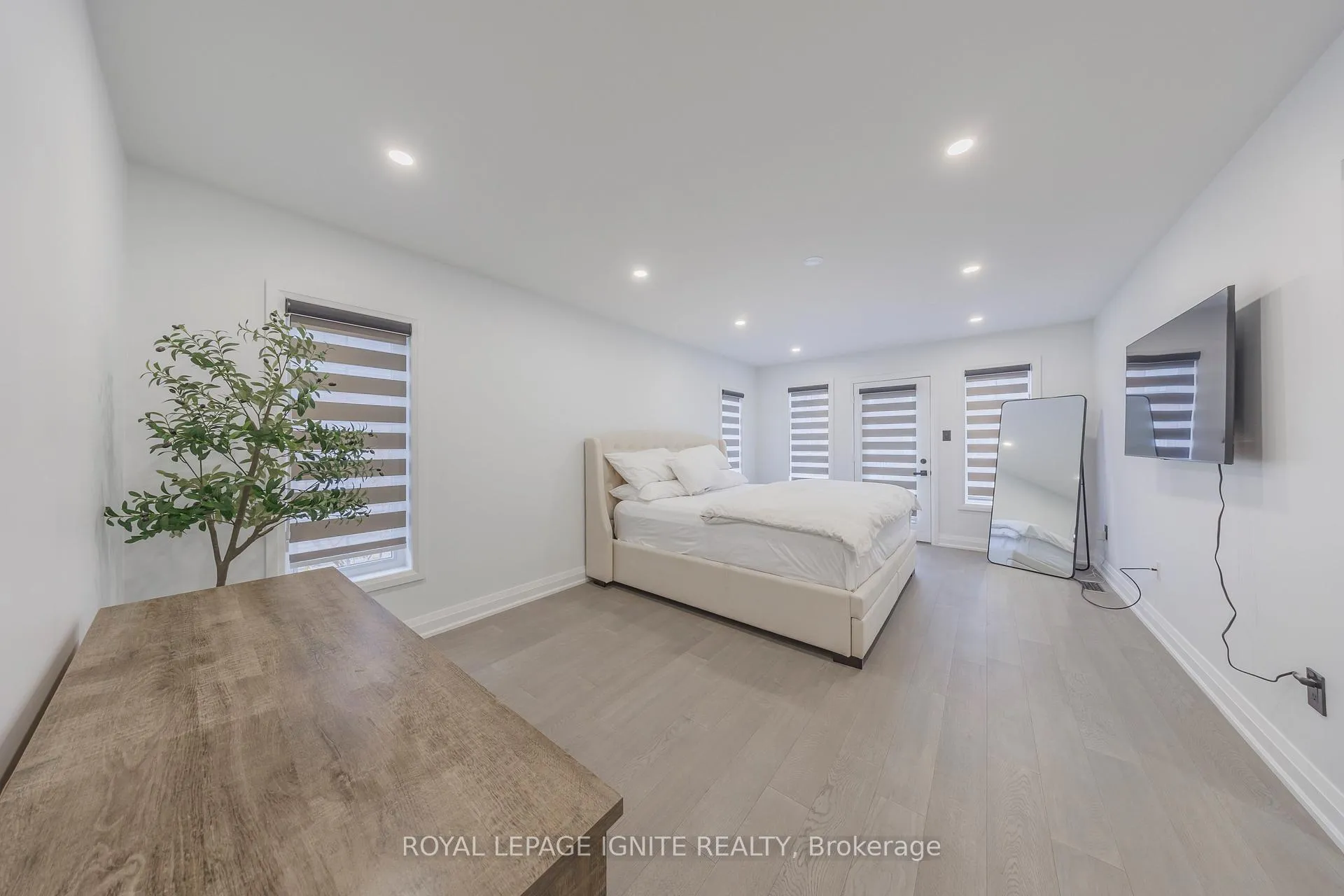 Photo 26 of 59 Prince Charles Way, Markham, Berczy — HOMEH