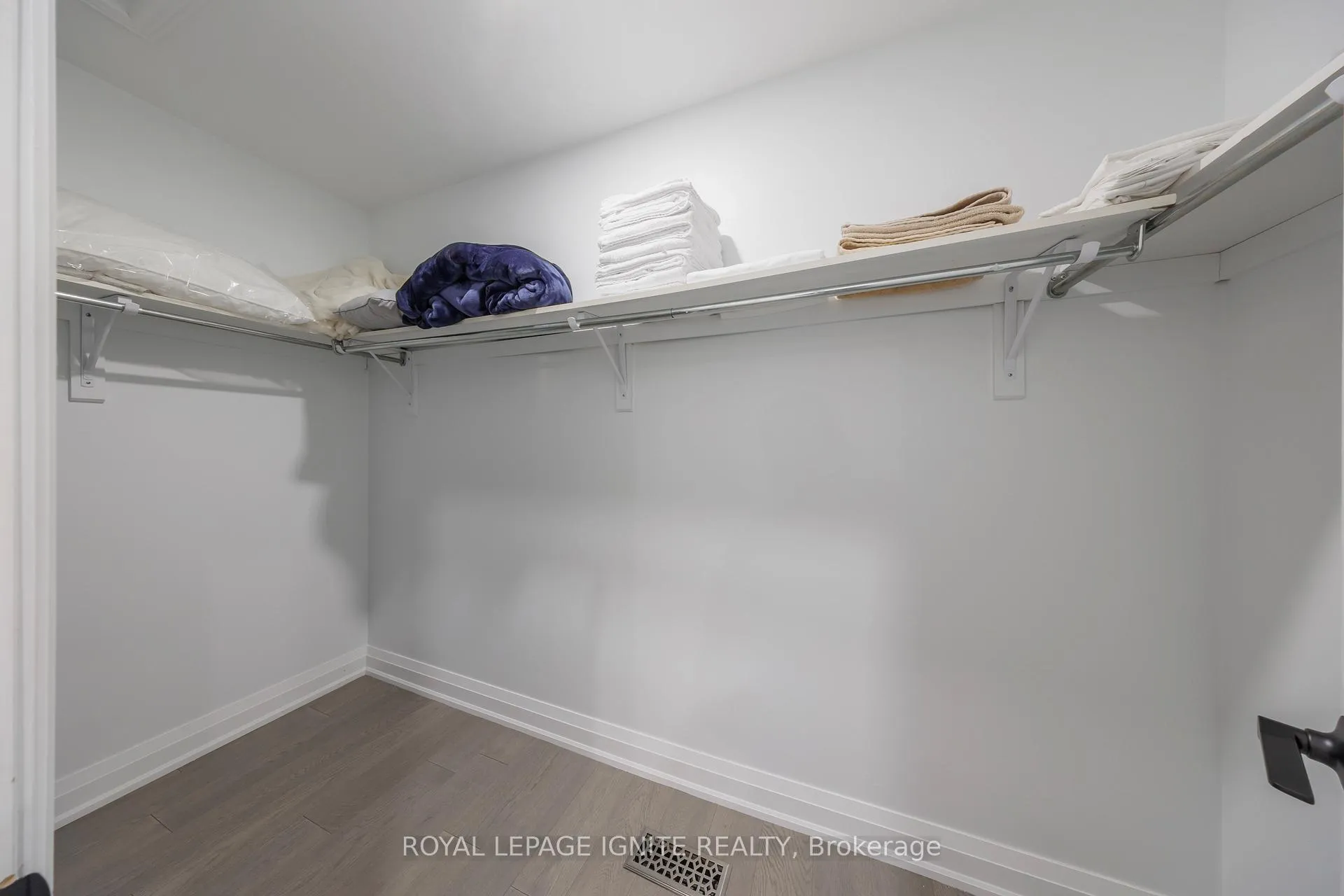Photo 28 of 59 Prince Charles Way, Markham, Berczy — HOMEH
