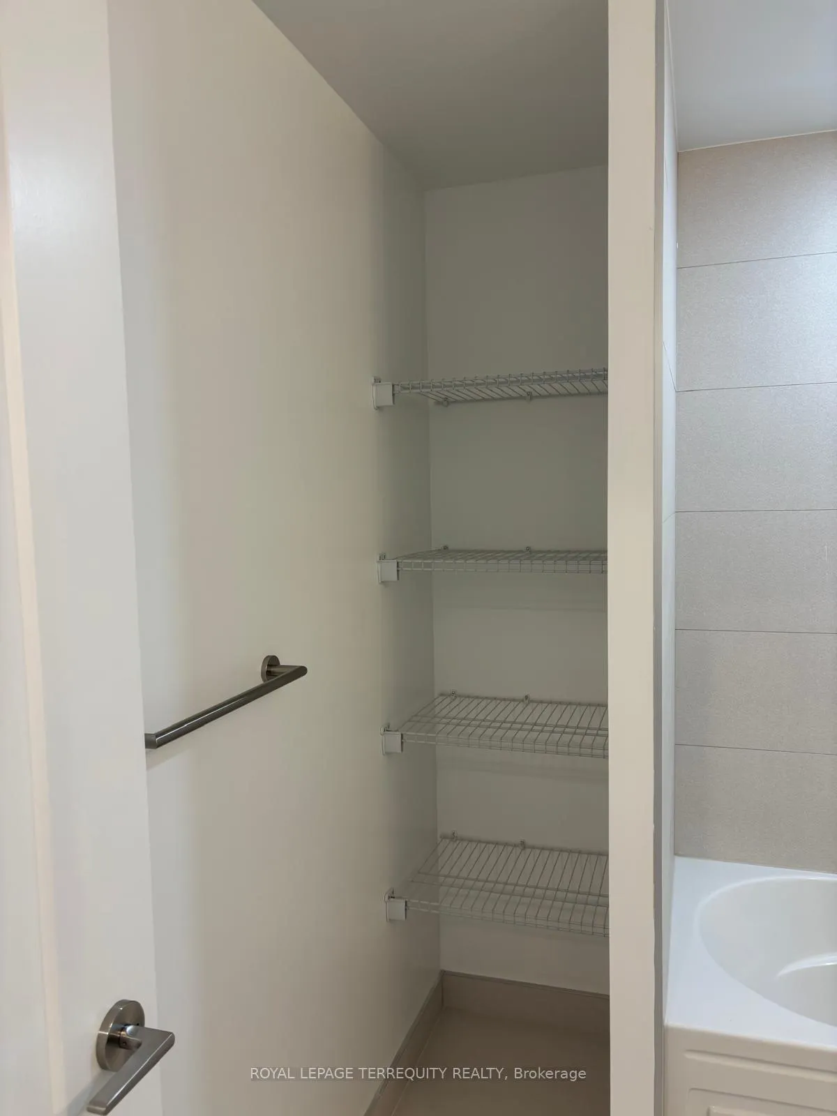 Photo 12 of Unit 1441, 2425 Simcoe Street N, Oshawa, Windfields — HOMEH