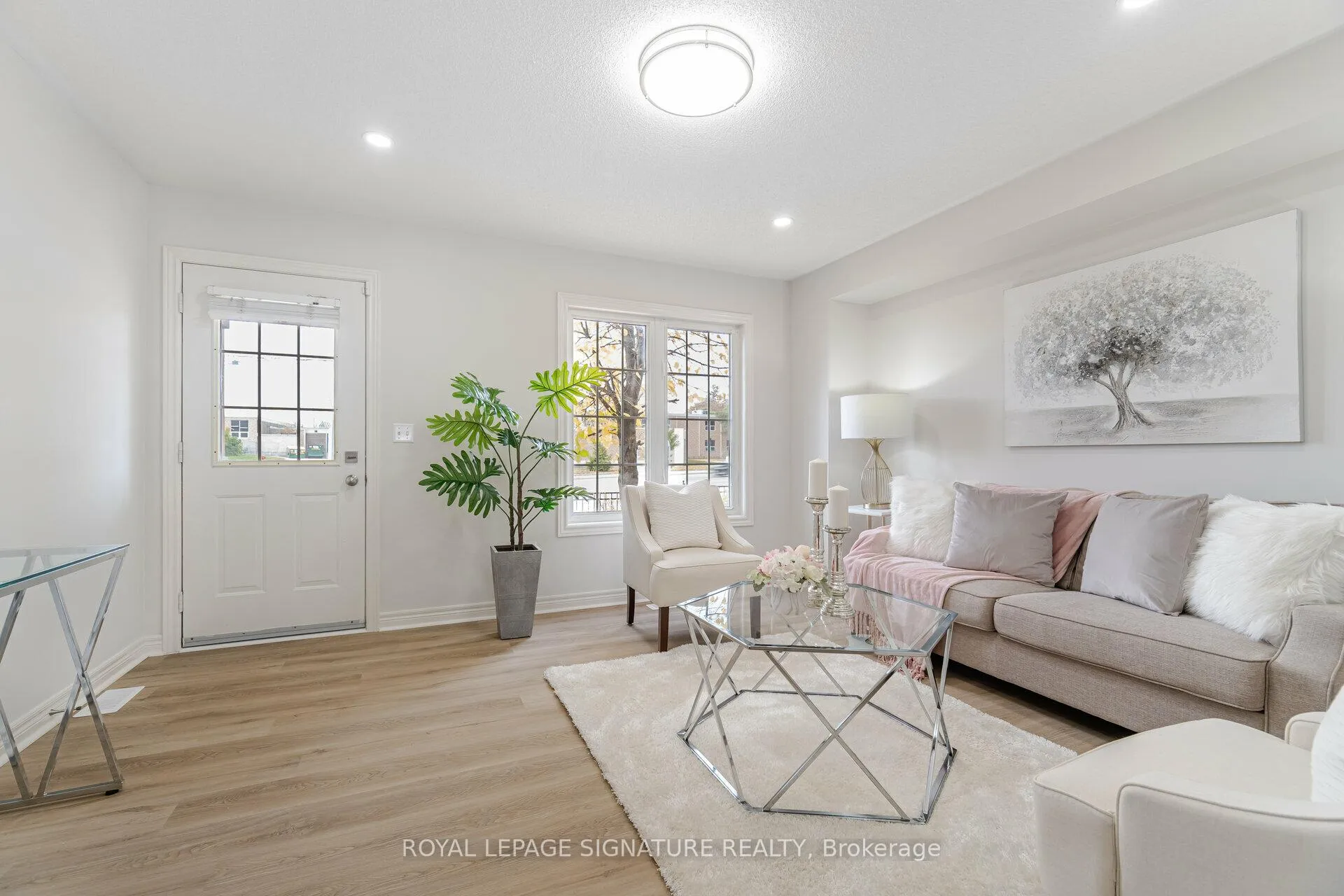 Photo 6 of Unit 3, 735 Sheppard Avenue, Pickering, Woodlands — HOMEH