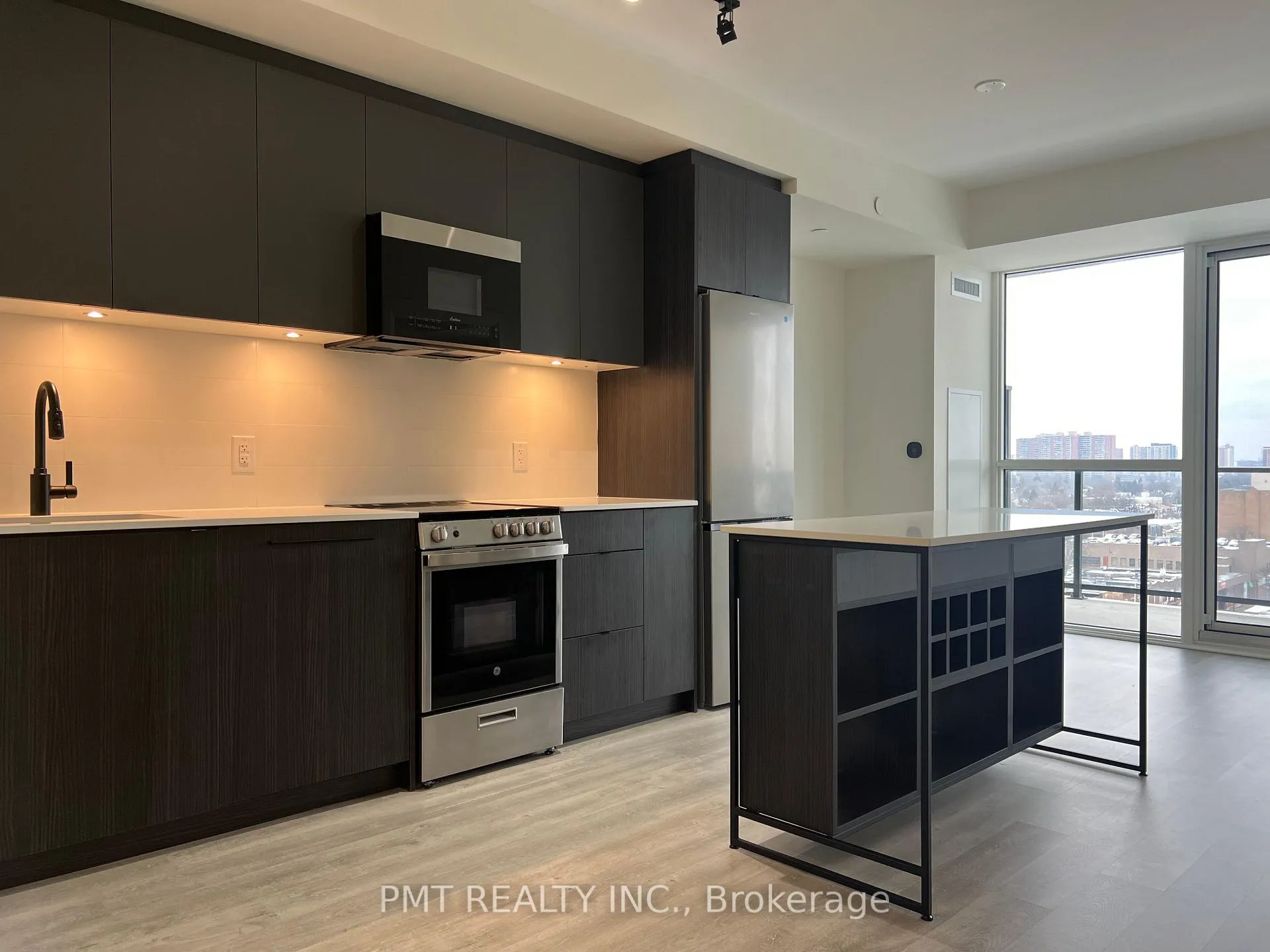 Photo 2 of Unit 907, 2369 Danforth Avenue, Toronto, East End-Danforth — HOMEH