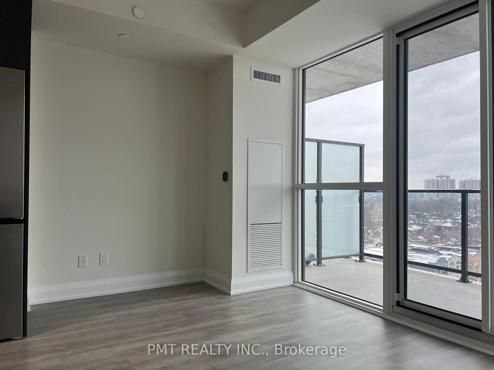 Photo 5 of Unit 907, 2369 Danforth Avenue, Toronto, East End-Danforth — HOMEH